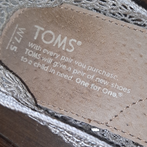 Toms, crocheted lace style, size W 7.5 - Picture 7 of 8